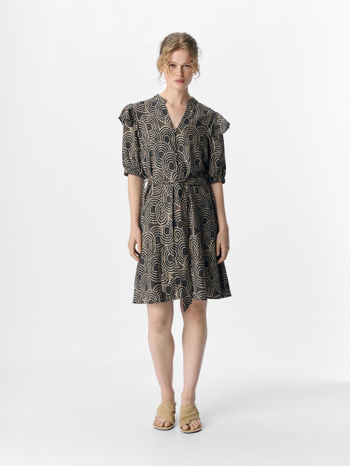 model_shot-front_full